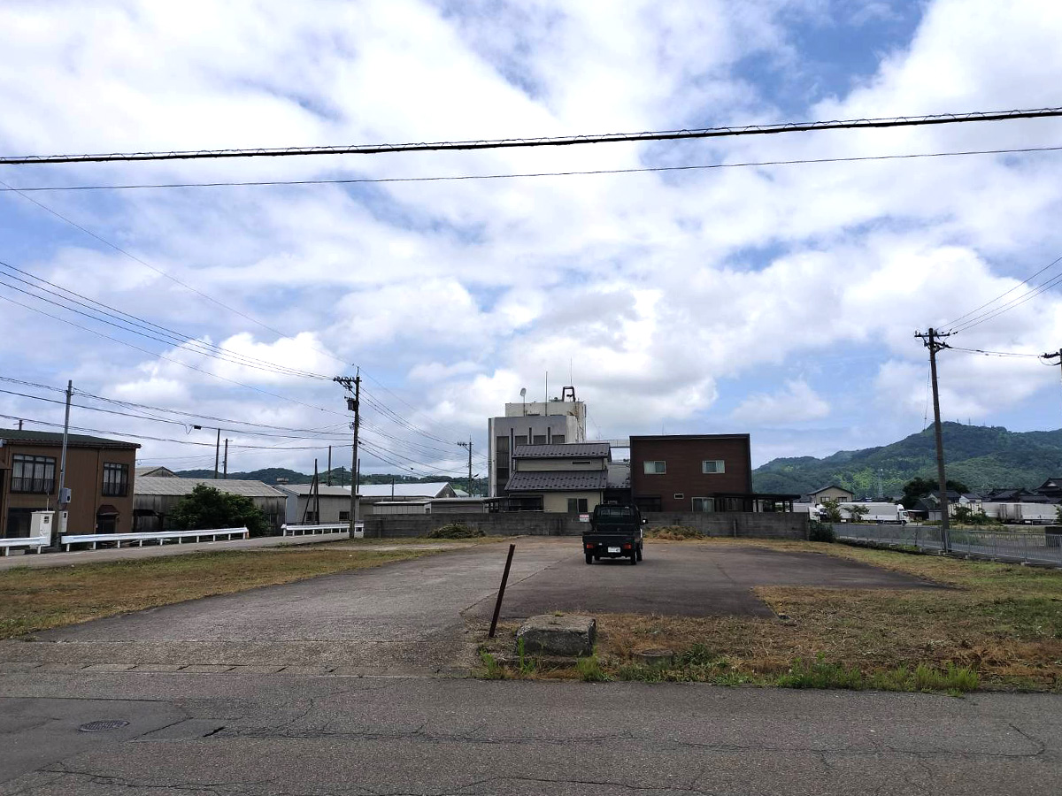 施工後：草が整った状態